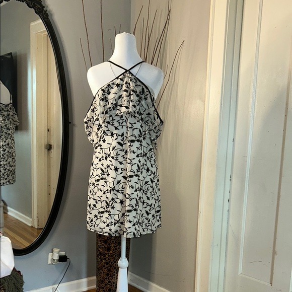 Elegant Black and White Midi Dress - Picture 1 of 12